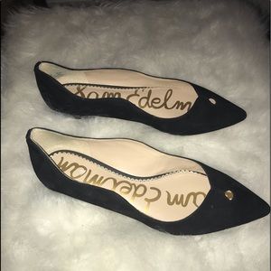 Black pointed flats!